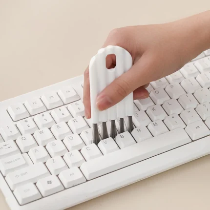 Multi-head crevice cleaning brush for keyboards and bottles